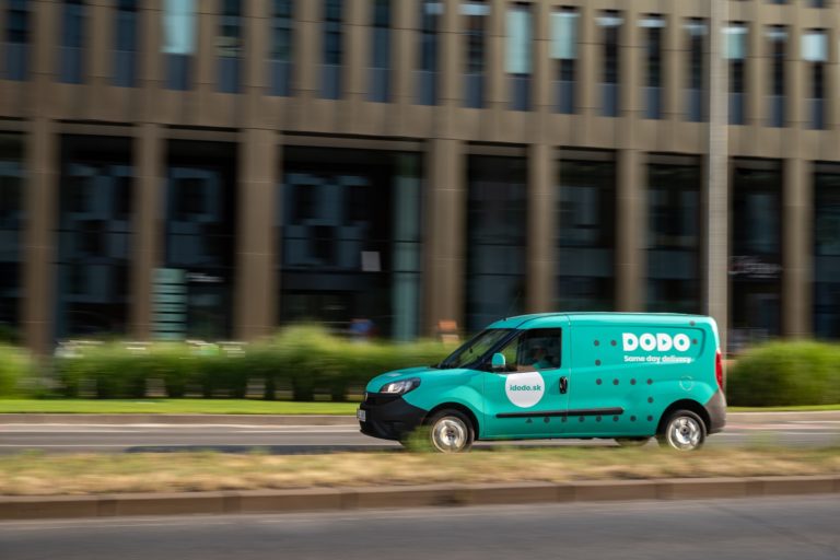 Dodo titulka same day delivery.jpg