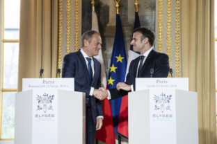 Emmanuel Macron,Donald Tusk