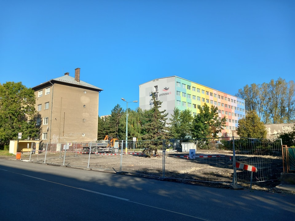 Rača, námestie Dopravná - stav pred rekonštrukciou