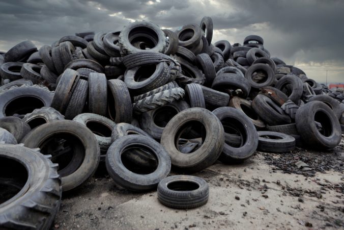 Recyklácia pneumatík pomocou metódy známej tisícročia. Riešenie budúcnosti?
