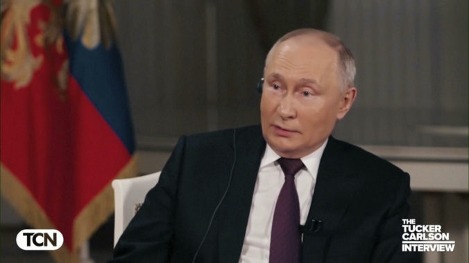 Vladimir Putin v rozhovore s americkým novinárom Tuckerom Carlsonom