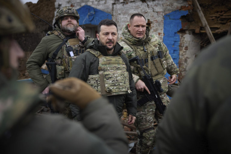 Zelenskyj navštívil vojakov na frontovej línii v Zaporižžskej oblasti
