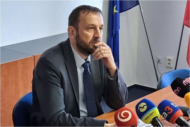 ÚŠP, Alexander Feník