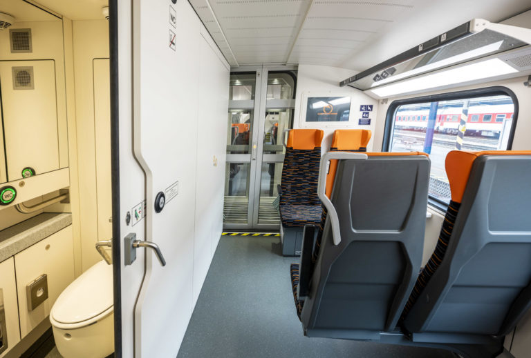 DOPRAVA: Predstavenie vlaku REX 1870 typu KISS