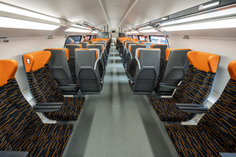 DOPRAVA: Predstavenie vlaku REX 1870 typu KISS