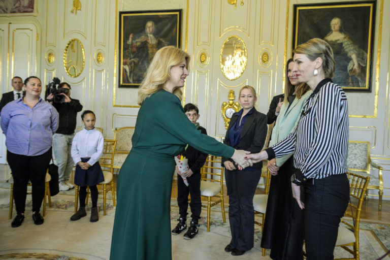 PREZIDENT: Prijatie jednorodičov