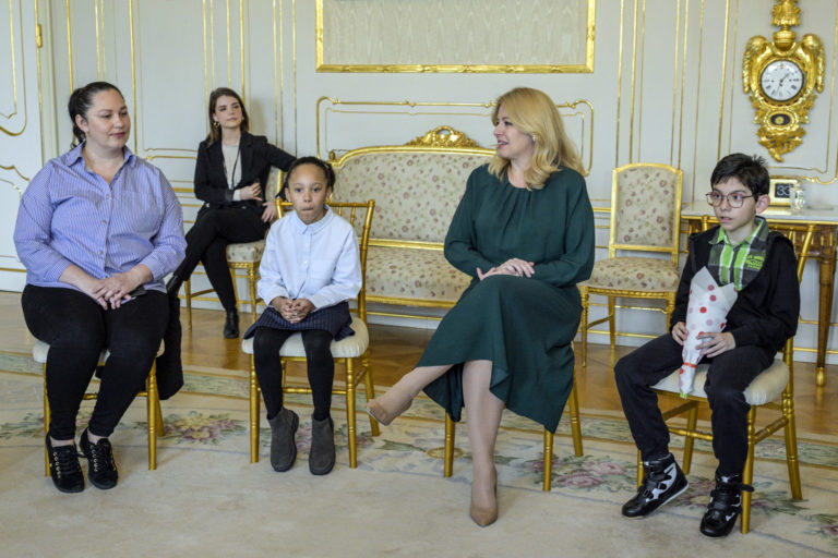 PREZIDENT: Prijatie jednorodičov