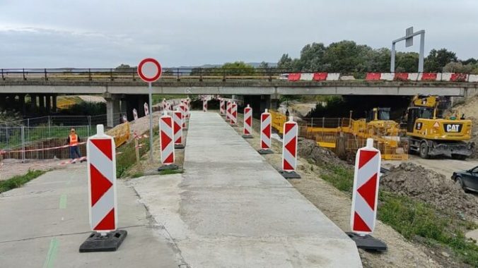 Cyklotrasa Jurava medzi Seneckou cestou a mostom Vajnory.