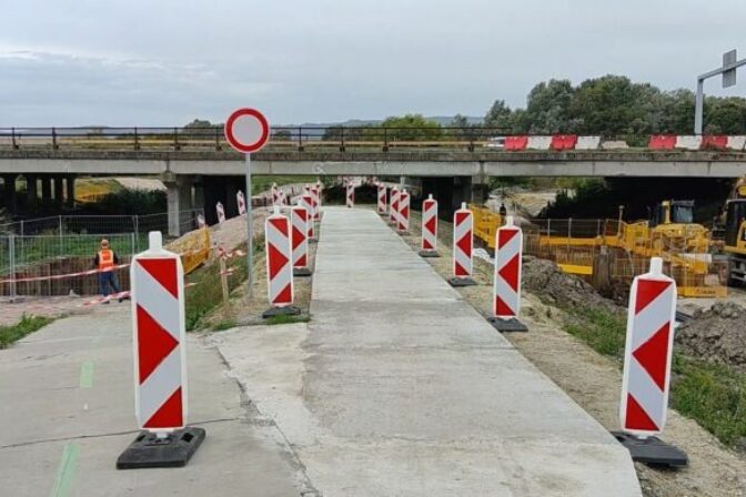 Cyklotrasa Jurava medzi Seneckou cestou a mostom Vajnory.