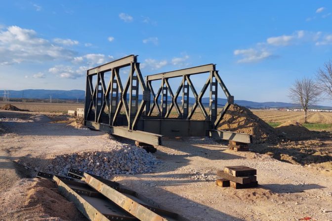 Mokrance, Buzica, most