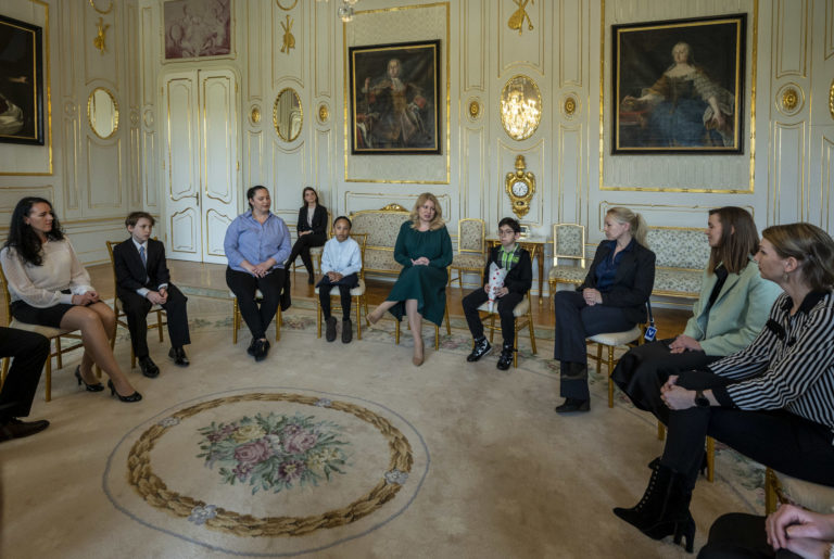 PREZIDENT: Prijatie jednorodičov