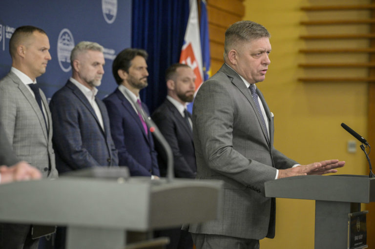 PREMIÉR: Otázky Ústavnému súdu SR