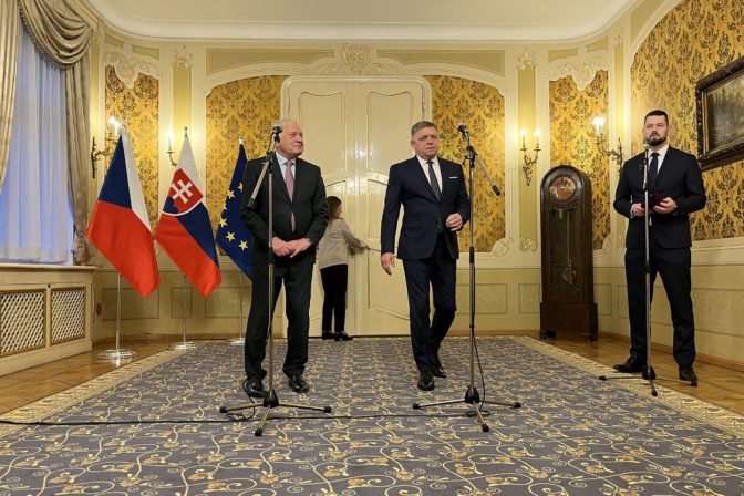 Fico prijal bývalého prezidenta ČR Václava Klausa