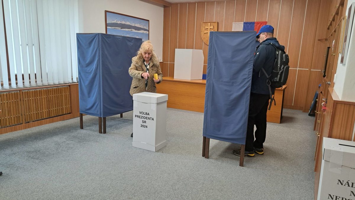 VOĽBY: Volebná miestnosť Starý Smokovec