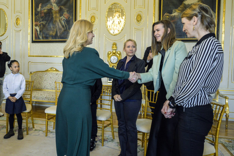 PREZIDENT: Prijatie jednorodičov