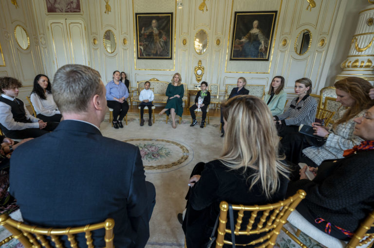 PREZIDENT: Prijatie jednorodičov