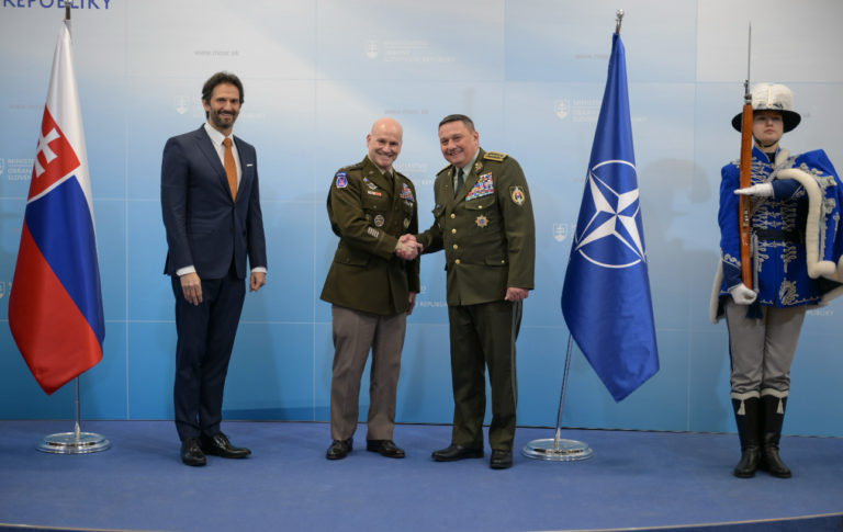 CAVOLI: Návšteva generála na Slovensku