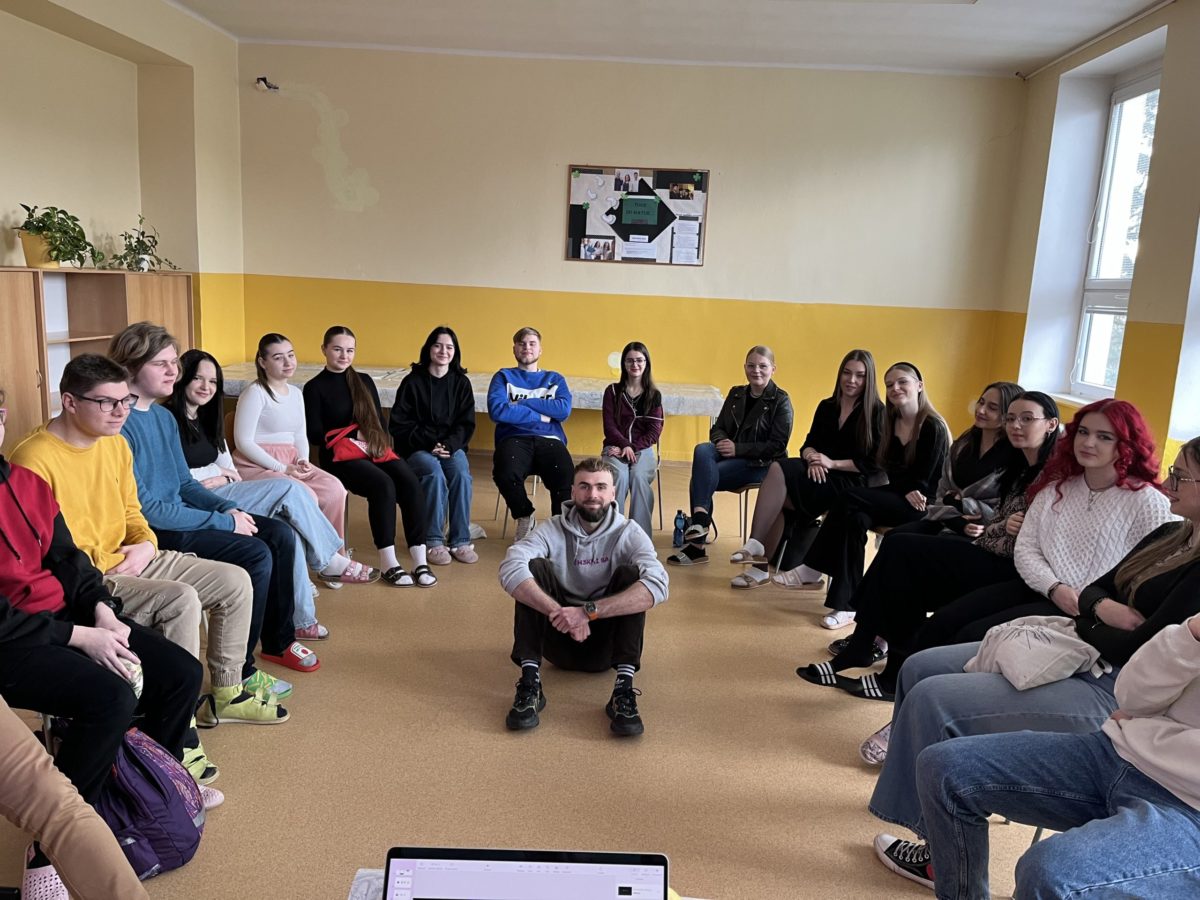 H3knisa v cirkevnej spojenej τkole v humennom 2 matuτ okajƒek a workshop o socialnych sieach.jpeg
