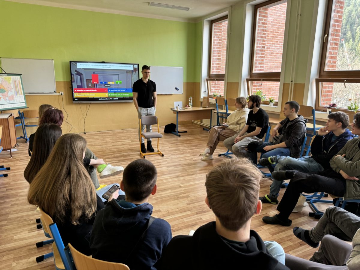 H3knisa v soµ polytechnickej vo svite 3 filip schlosser a workshop o financiach na strednej τkole.jpeg