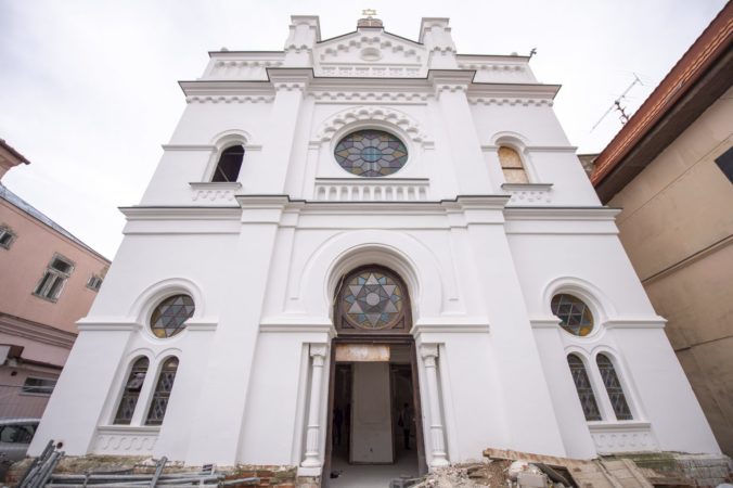 Rekonštrukcia synagógy v Senci