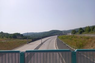 Úsek diaľnice D1 pod Tatrami pri Poprade