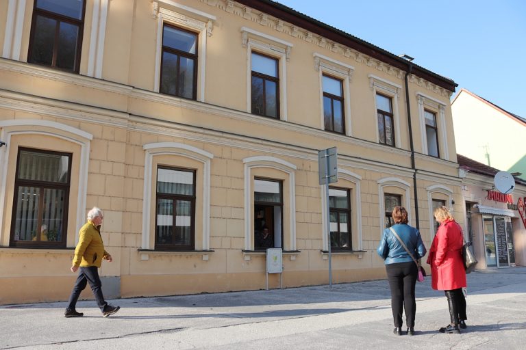 Verejná knižnica Michala Rešetku v Trenčíne