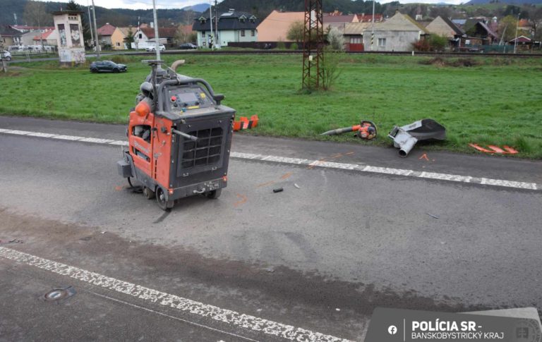 Kolízia dodávky s frézou pri Slovenskej Ľupči