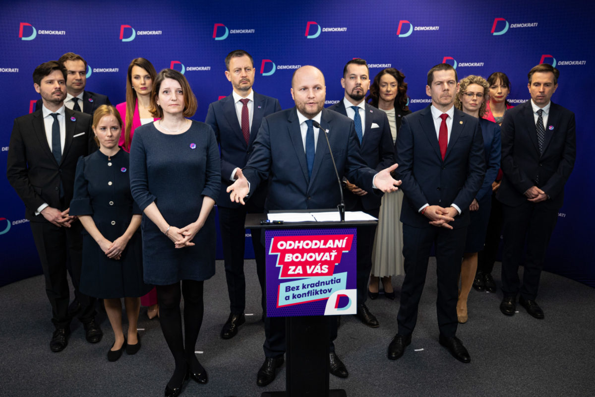 DEMOKRATI
