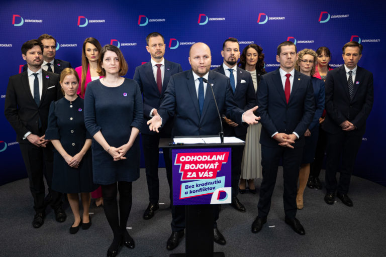 DEMOKRATI