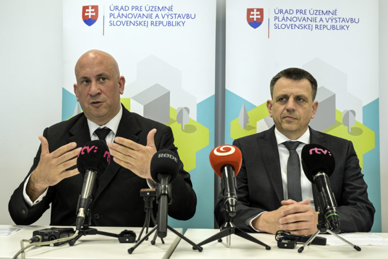 ÚÚPV SR: Stavebný zákon a amnestia na čierne stavby