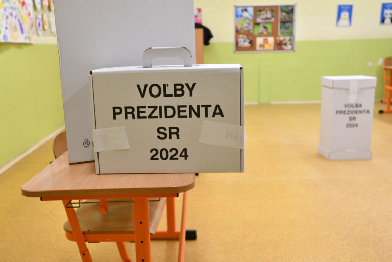 VOĽBY: Otvorenie volebných miestností