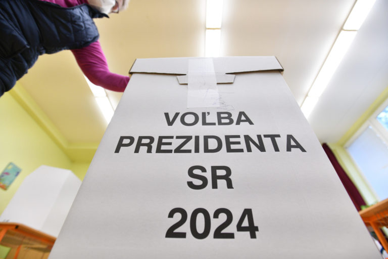 VOĽBY: Otvorenie volebných miestností