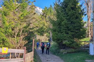 VYSOKÉ TATRY: Pamätná tabuľa na Alžbetu II.