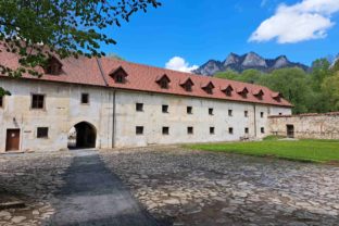 ČERVENÝ KLÁŠTOR: Obnova kláštora kartuziánov
