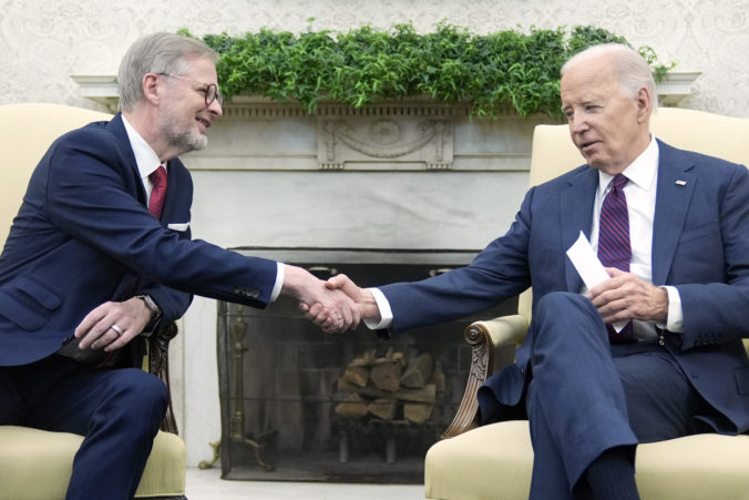 Premiér Fiala sa v Bielom dome stretol s prezidentom Bidenom, ich hlavnou témou bola pomoc Ukrajine (foto)