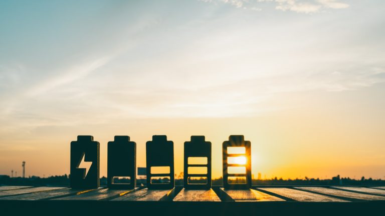 Inovatívne batérie na skladovanie zelenej energie z netradičných materiálov
