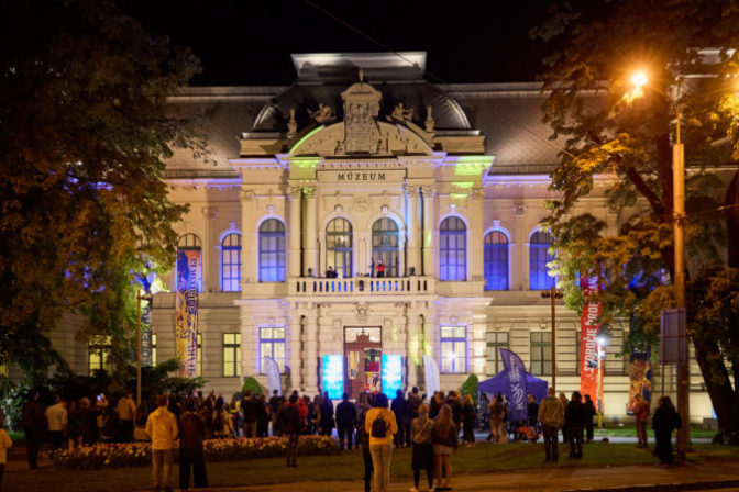 Kosicka noc muzei a galerii 3 scaled 1 676x451 1.jpg