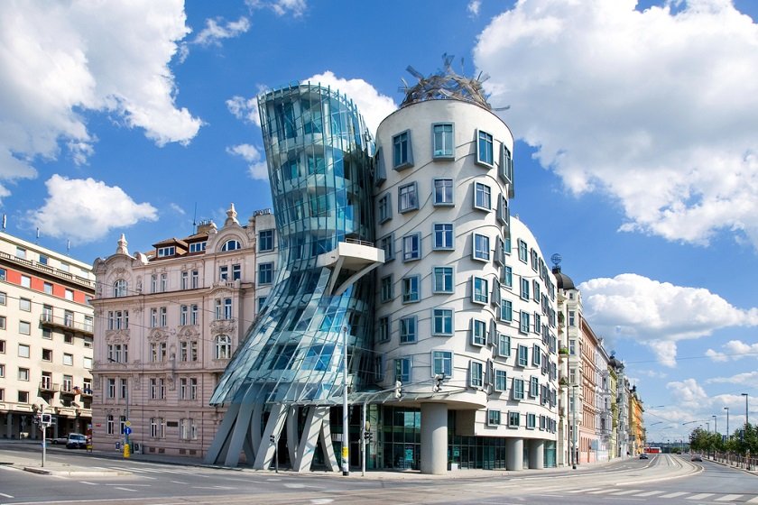 Tancujúci dom, Praha
