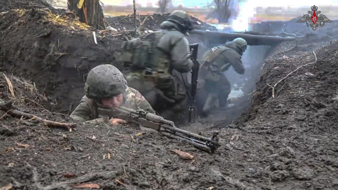 Rusko prišlo o ďalších takmer tisíc vojakov. Ukrajina hlási aj stratu 13 tankov a 19 bojových obrnených vozidiel