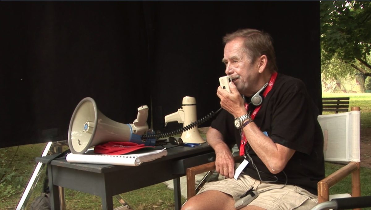 Tady_havel_slysite_me_foto_z_filmu.jpg