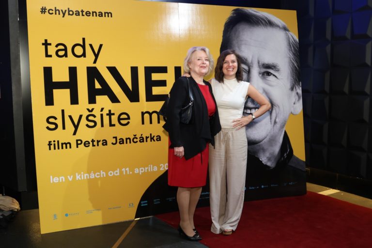 Tady_havel_slysite_me_premiera_magda_vasaryova_hana_lasicova.jpg