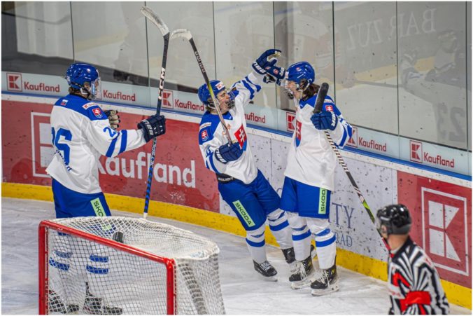 Slovenskí hokejisti do 18 rokov uspeli v záverečnom súboji, rozdrvili Nórov a postupujú do štvrťfinále