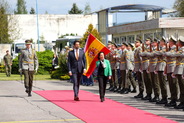 Minister Kaliňák a jeho španielska kolegyňa Robles Fernández