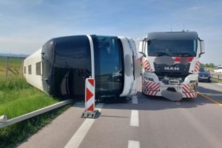 Autobus, nehoda, diaľnica D1