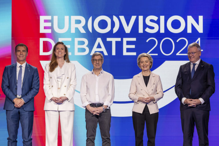 Európska komisia, diskusia