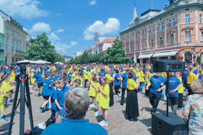 Hlavnú ulicu v Košiciach roztancovala štvorylka, zapojilo sa 2 468 ľudí (video)