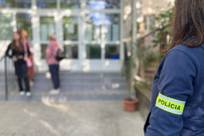 Policia, školy