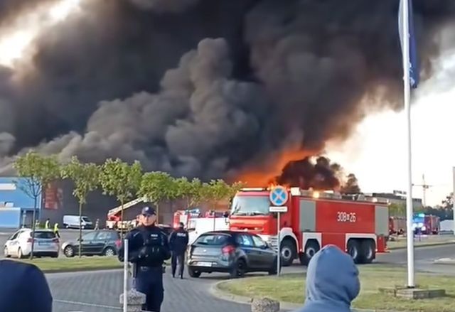 Požiar, Varšava, nákupné centrum