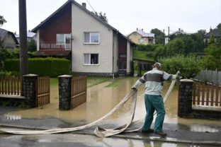 Povodne, zaplavený dvor