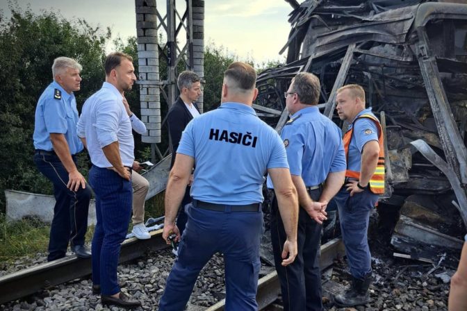 Zrážka vlaku s autobusom pri Nových Zámkoch